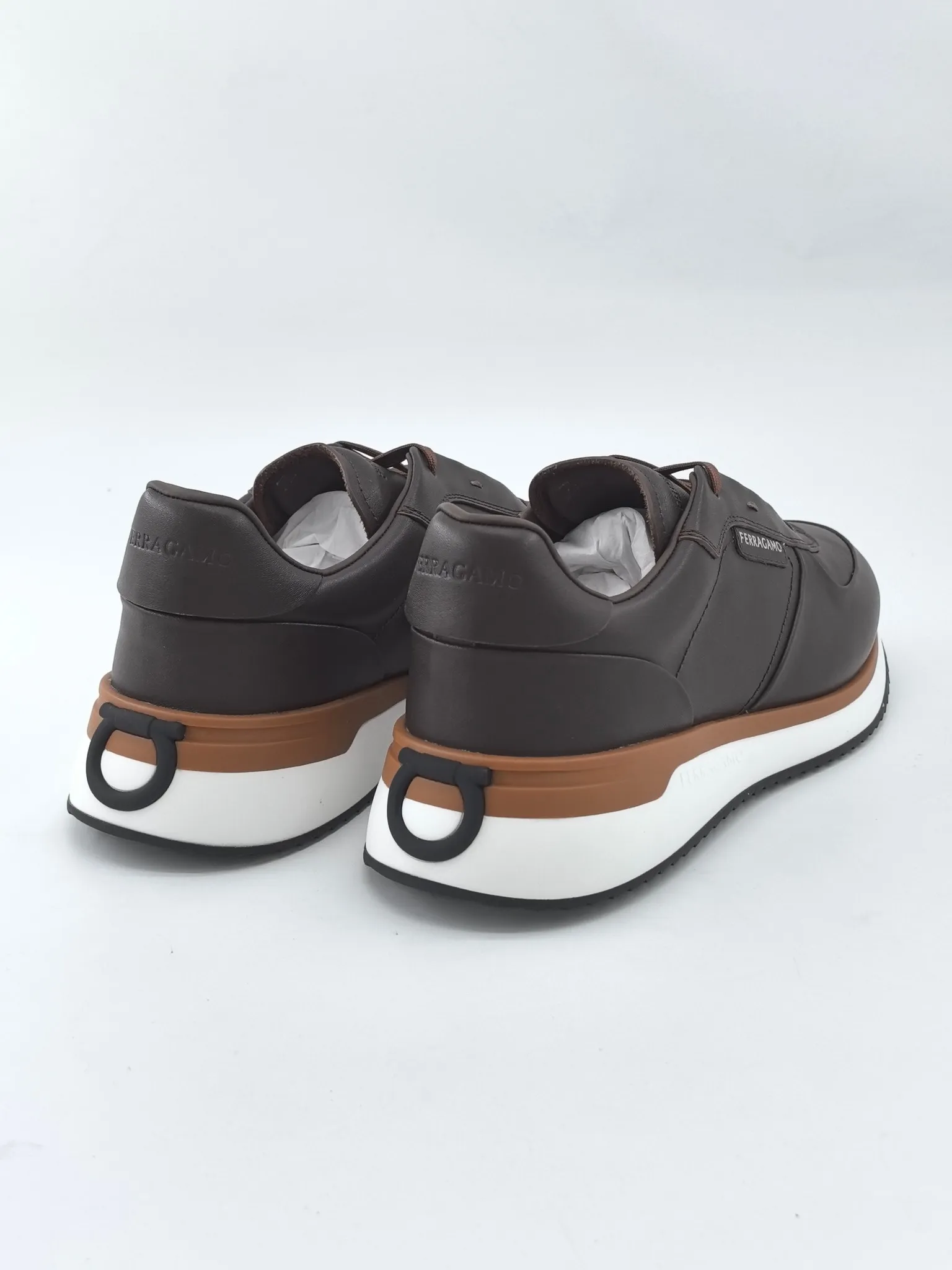 [Ferragam] Top P: 780💰 ▪️Size: 39-44 (38.45 custom-made) FERRAGAMO Ferragam 🔍Top purchasing agent 🇮🇹 Ferragam Street-charming casual shoe series, the counter sells the original configuration simultaneously, Italian imported cowhide fabric, high-quality splicing technology, imported water-dyed cow lining , soles: original foam outsole specially provided by the original factory, original factory follow-up goods, 🔍 high quality, can be entered and exited the counter at will, welcome to compare and synchronize with the counter.